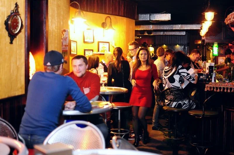 Bar & Bartender